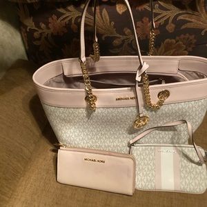 Michael lots three piece perse set